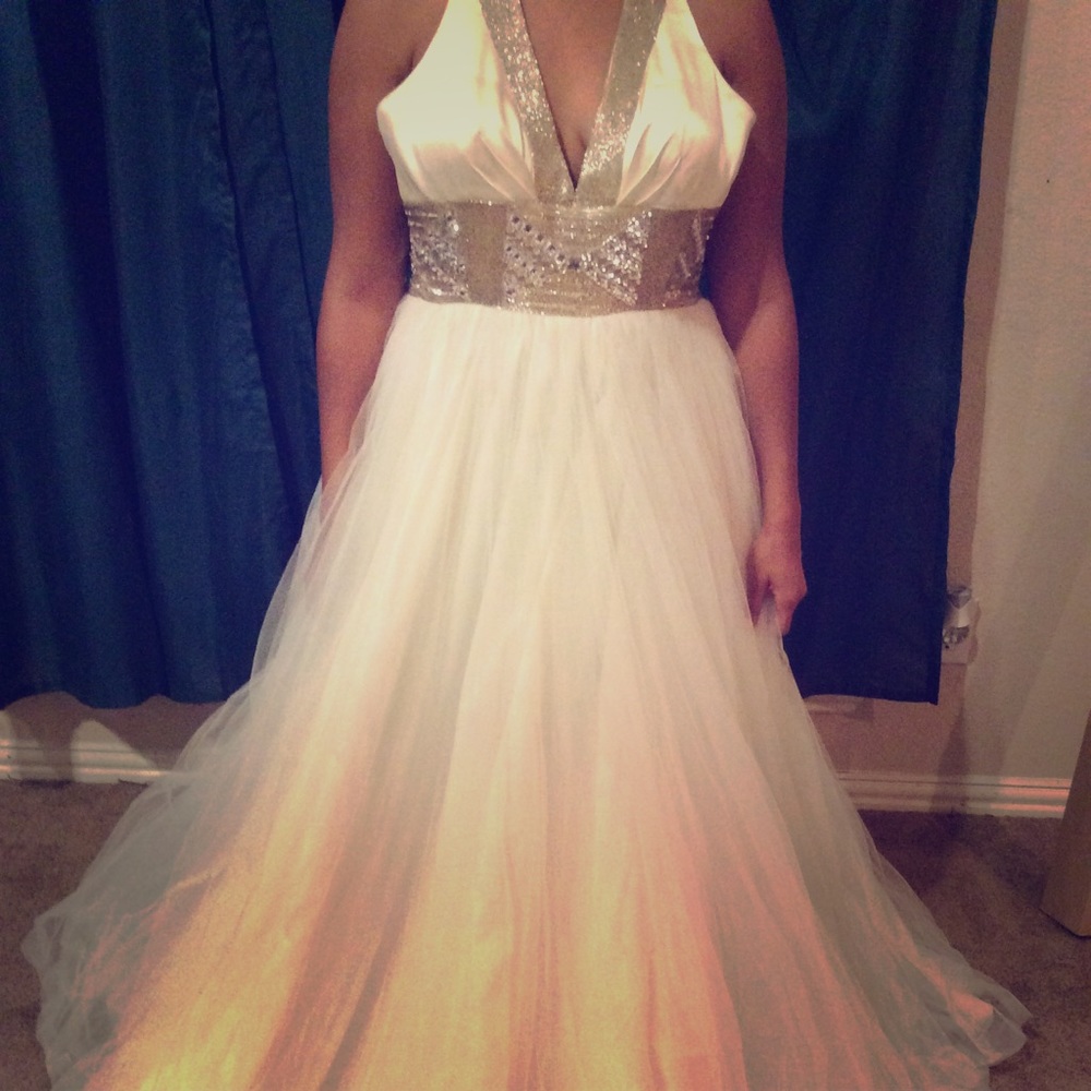 Size 8 Off-white Ball gown